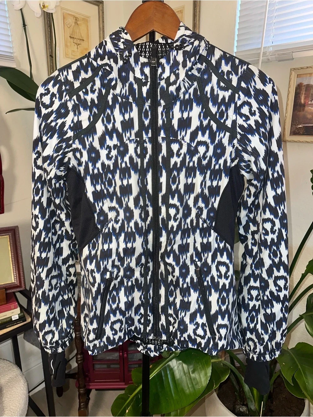 Lululemon Downtime Jacket Sprinkler Ikat Blue White Size 4 Rare